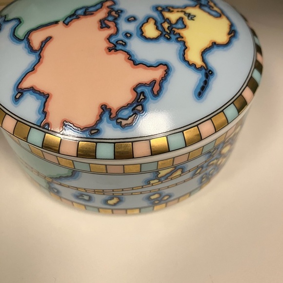 Tiffany & Co. bone china trinket box world map - Picture 2 of 5